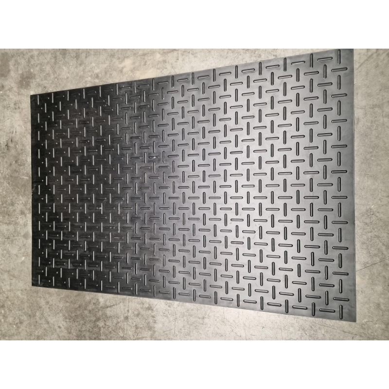 Stalmat Volrubber mat 1220 x 1830 x 17 mm, URINEBESTENDIG, ideaal geschikt voor Rubberen mat met drainage kanalen voor stallen  SBR 55° volrubber - niet poreuse rubber - 1 stuk is 2,2326 m² - 269500001